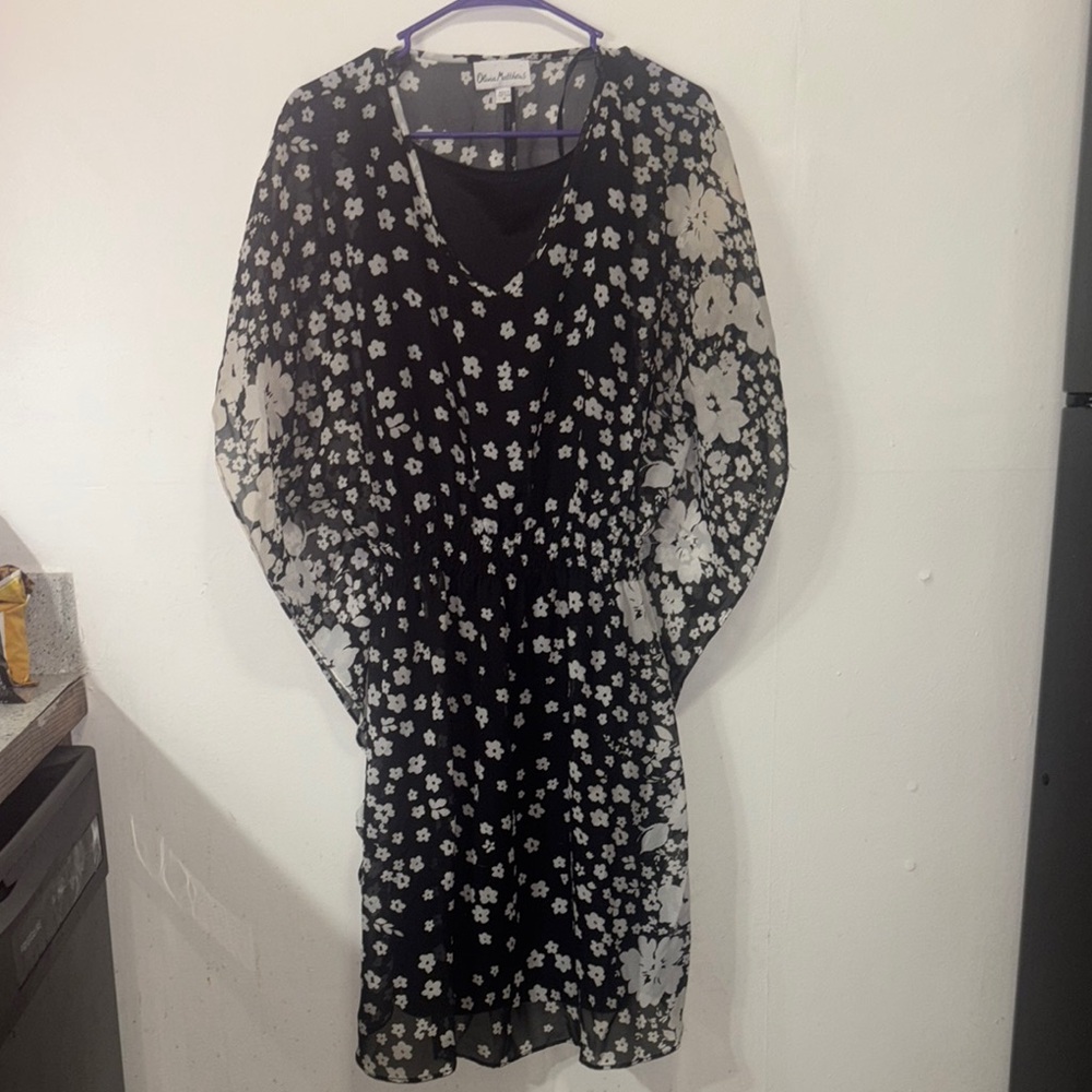 Olivia Matthews Black and White Floral Dress woman’s size 12 made in Vietnam